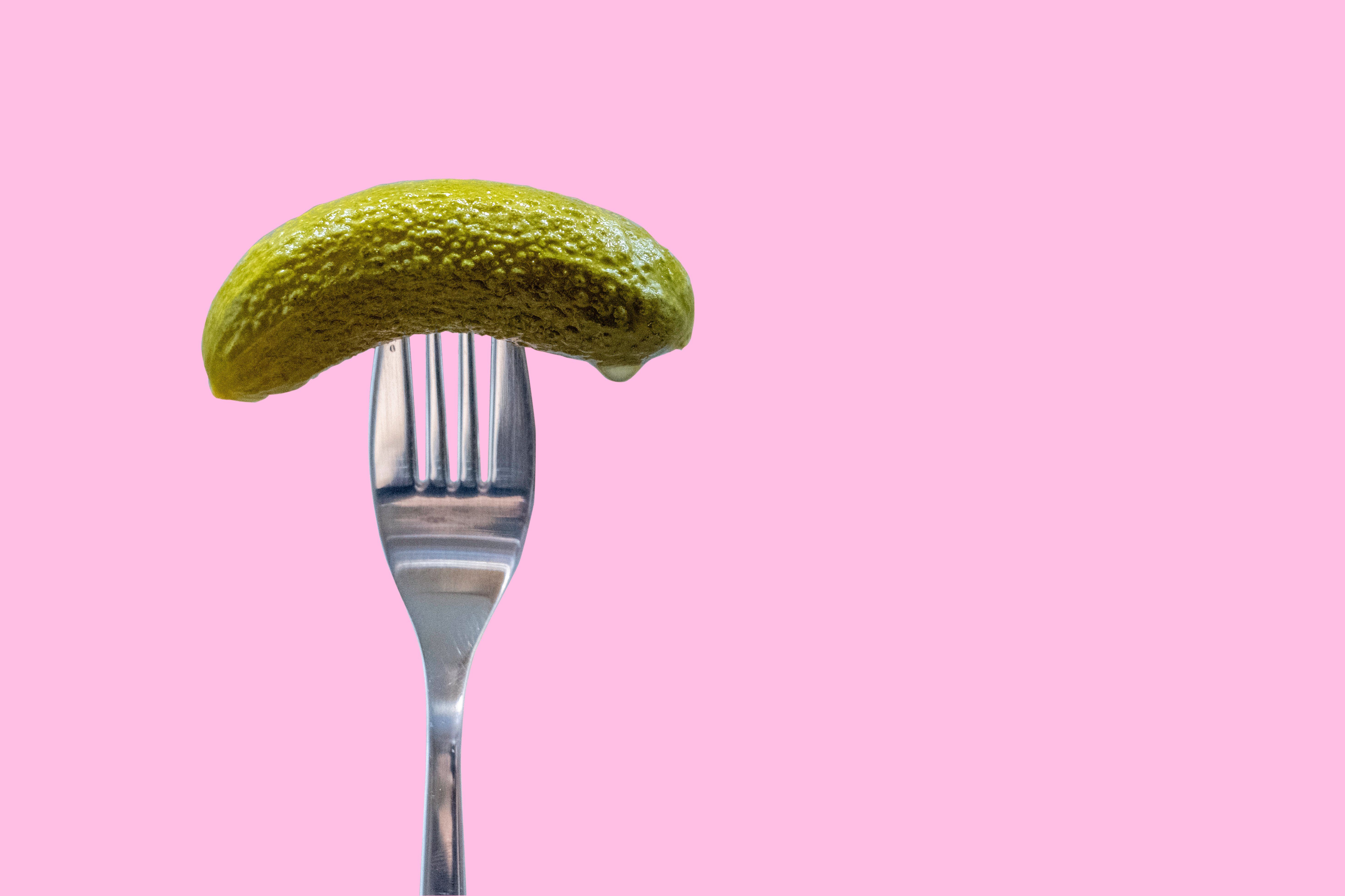 Cómo hacer pepinillos encurtidos caseros: la receta catalana