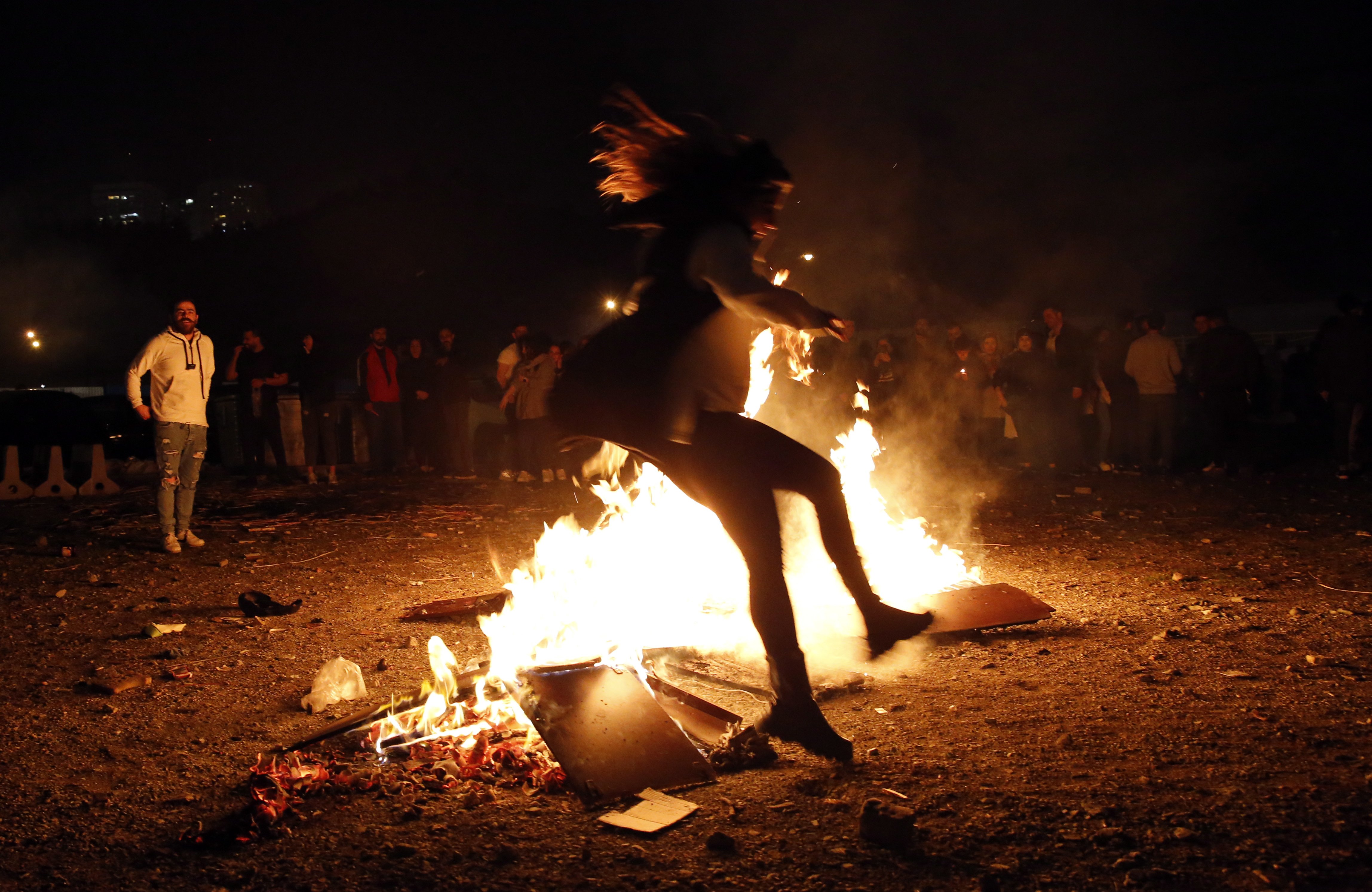 La fiesta del fuego en Irán reaviva las protestas contra el gobierno