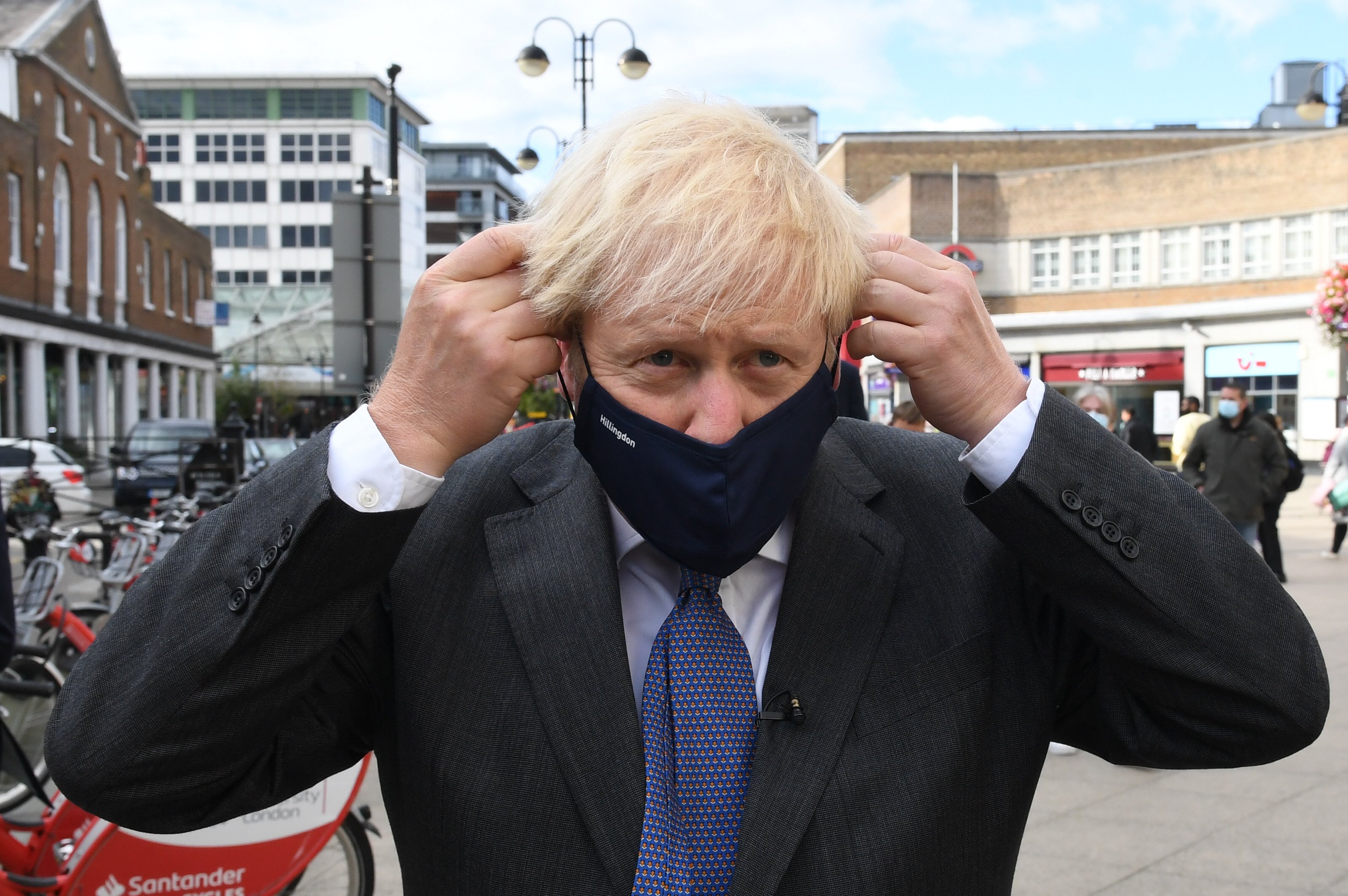 Les pressions de Boris Johnson a la BBC durant la pandèmia: prohibit dir "confinament"