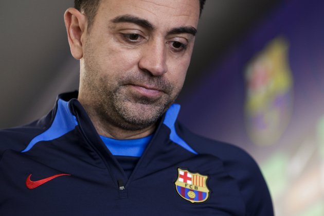 Xavi Hernández muy serio en rueda de prensa / Foto: EFE - Quique García Xavi Hernández muy serio en rueda de prensa / Foto: EFE - Quique García