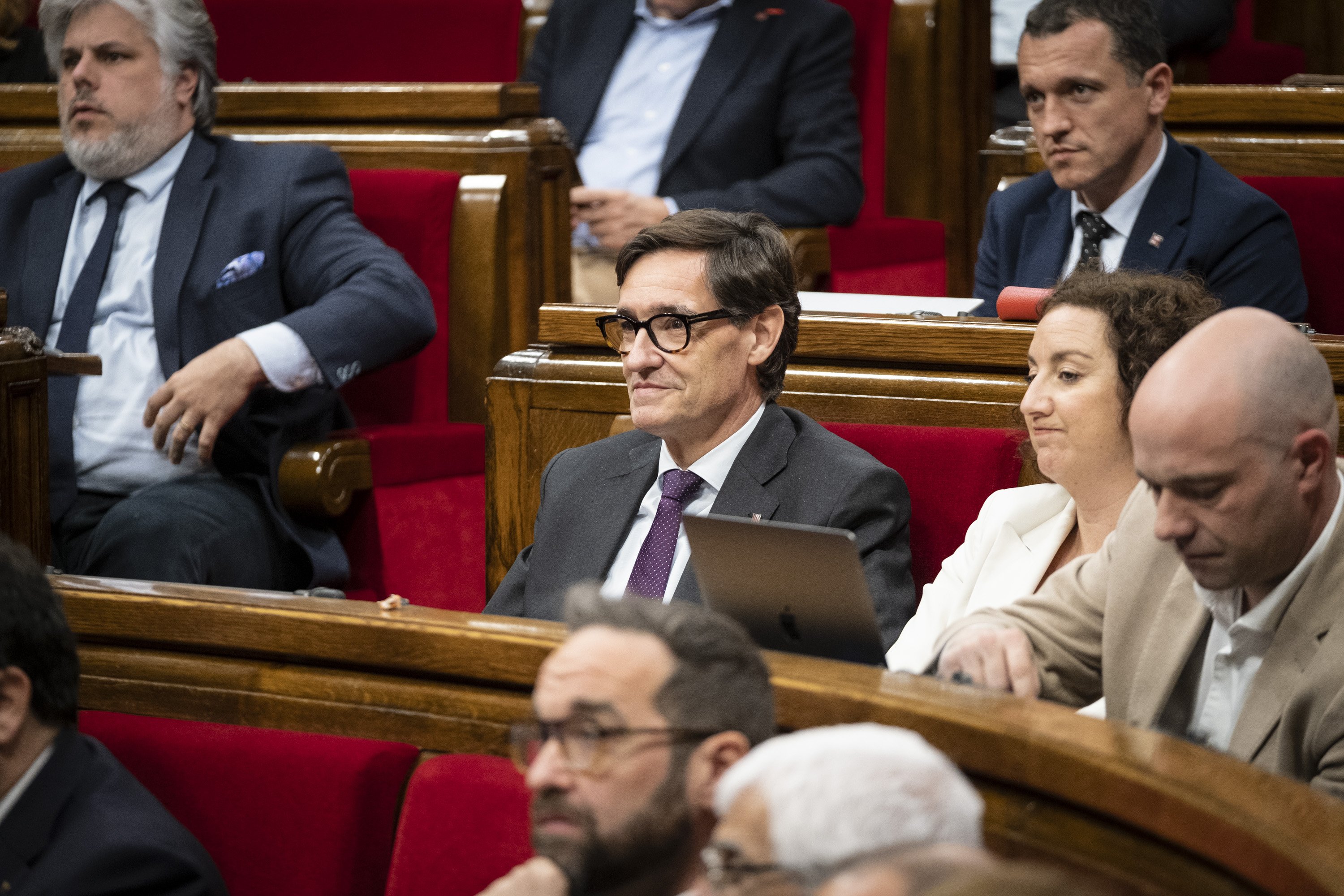 El Parlament rechaza ampliar el aeropuerto sobre el mar con el voto de PSC, ERC, CUP y comuns