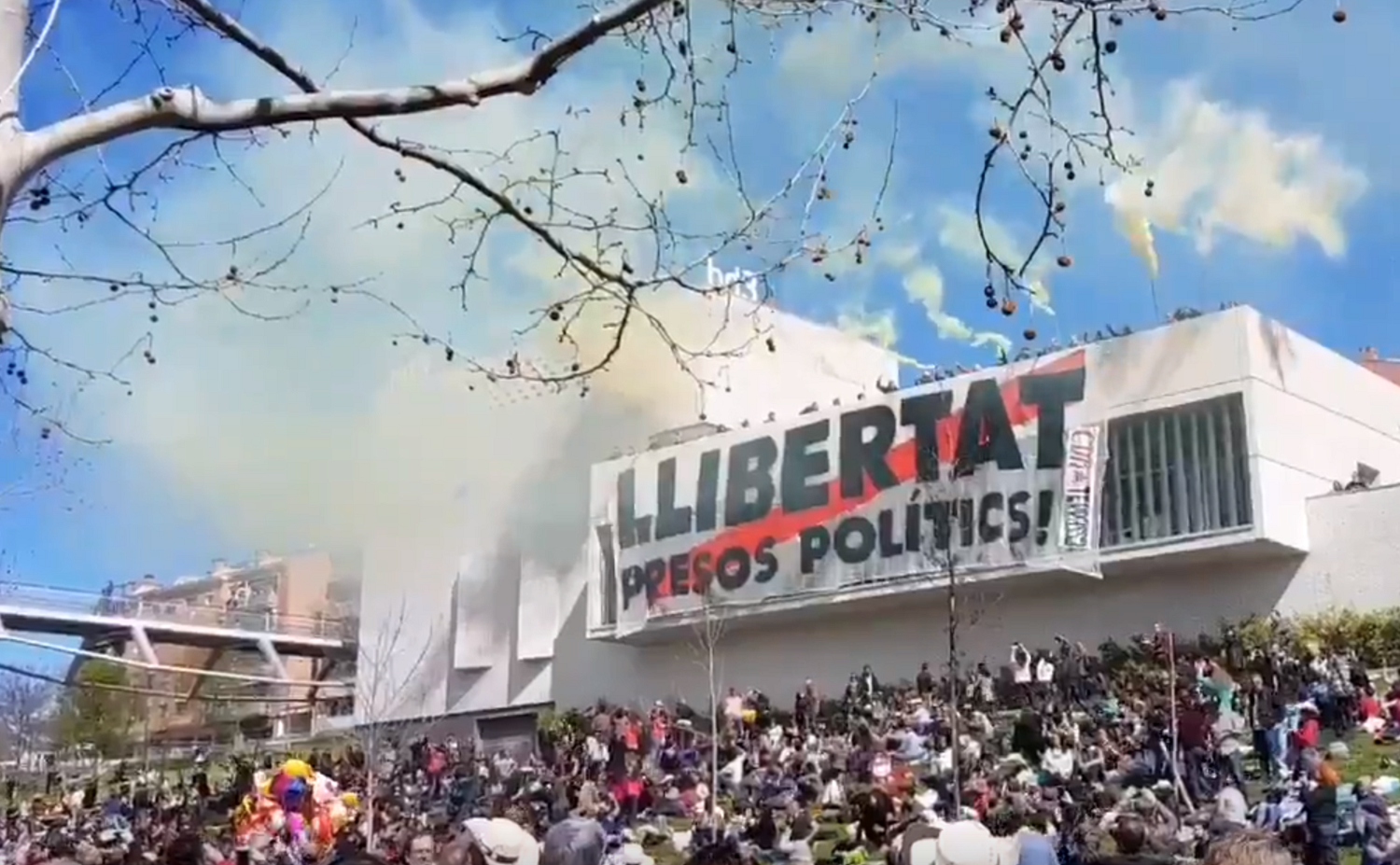 La petició d'alliberament dels presos polítics irromp al Picnic  Jazz de Terrassa