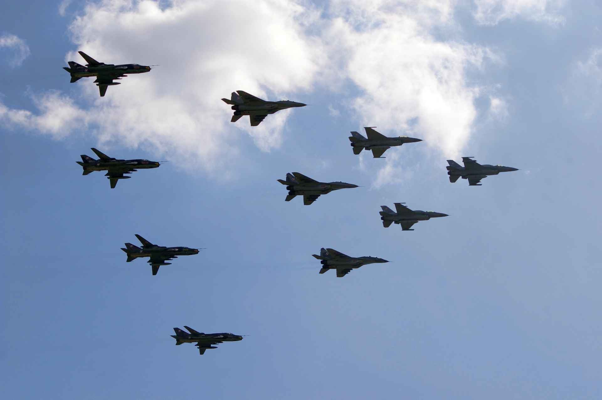 Polonia, el primer país aliado en enviar aviones de combate a Ucrania