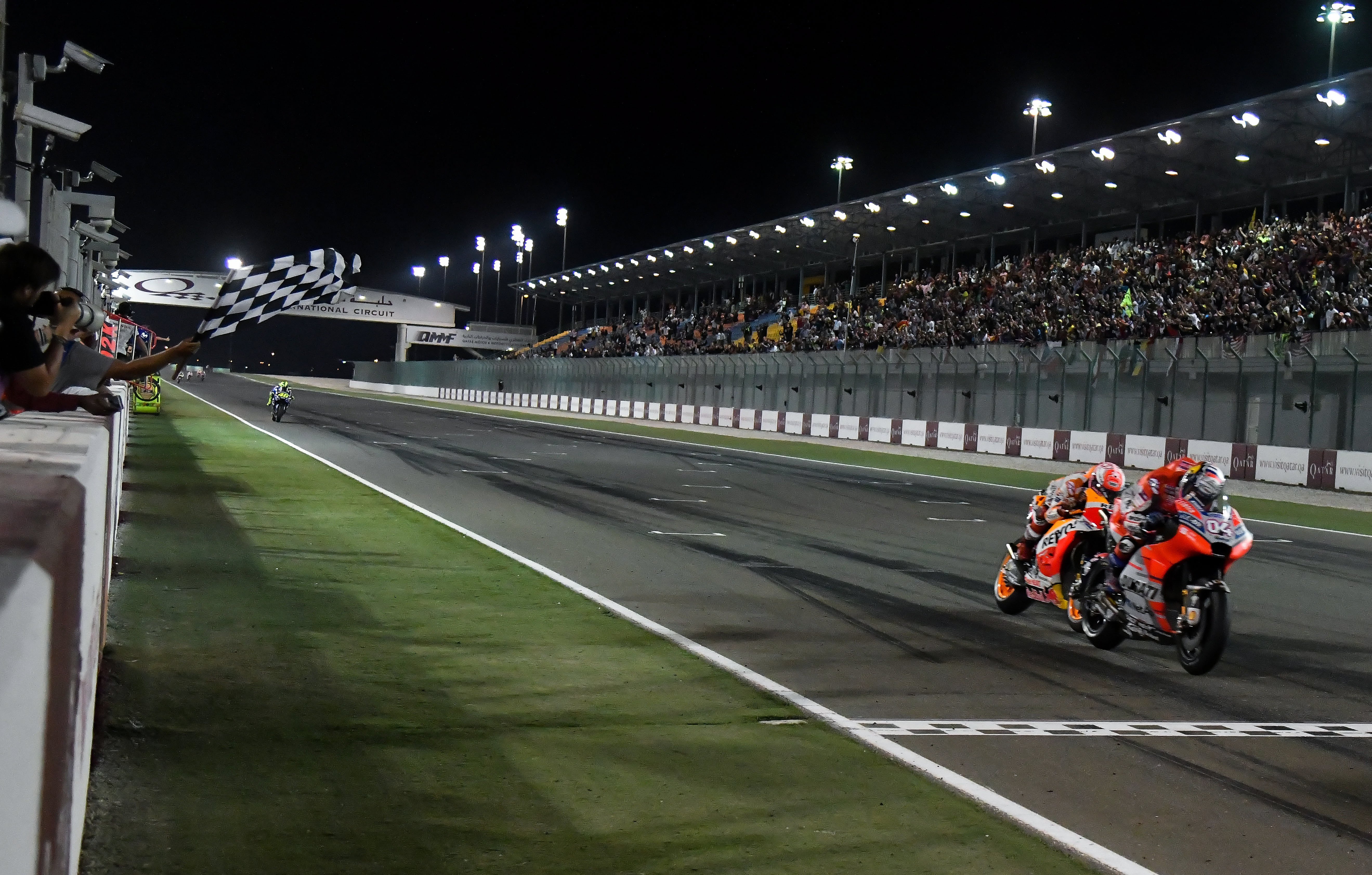 Dovizioso guanya Márquez en el primer pols al Qatar