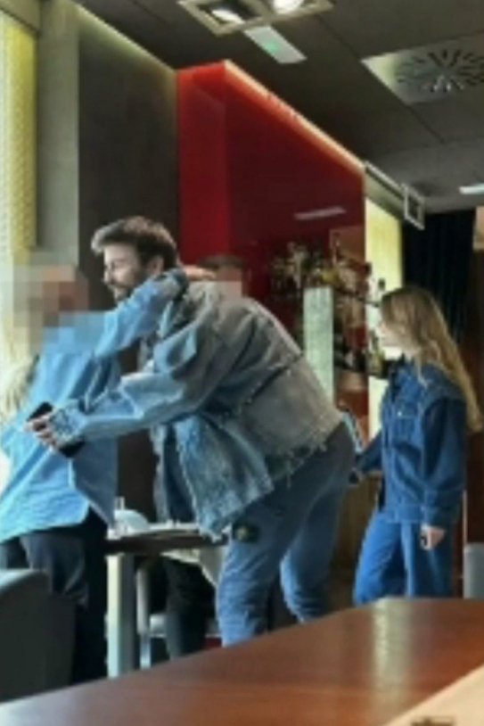 Clara Piqué roba tejana Twitter Clara Piqué roba tejana Twitter