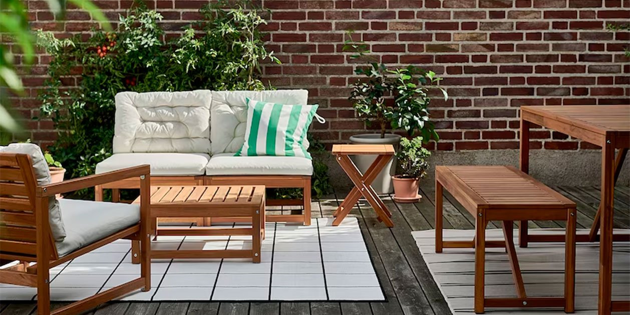Terraza con estilo y clase sin gastar mucho dinero con el nuevo conjunto 4 plazas y mesa de Ikea