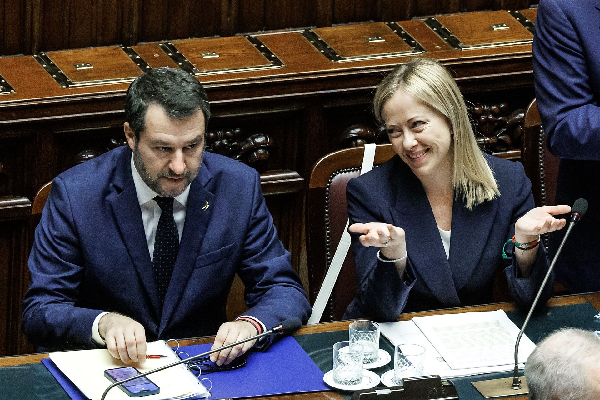 El gobierno italiano, dividido por los pactos con la extrema derecha en Europa