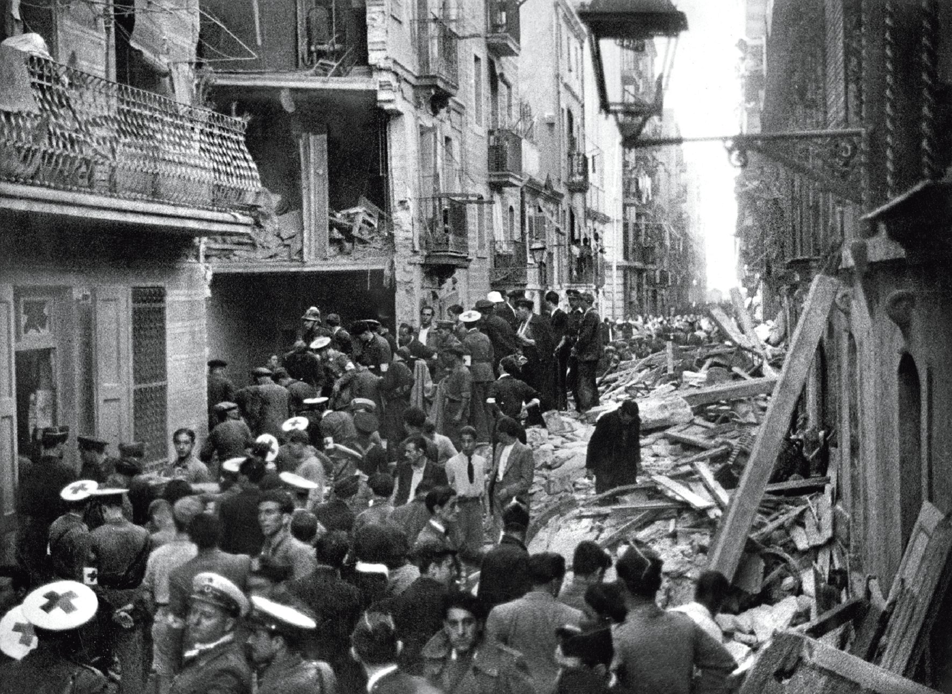 El día que Franco, Hitler y Mussolini decidieron arrasar Barcelona
