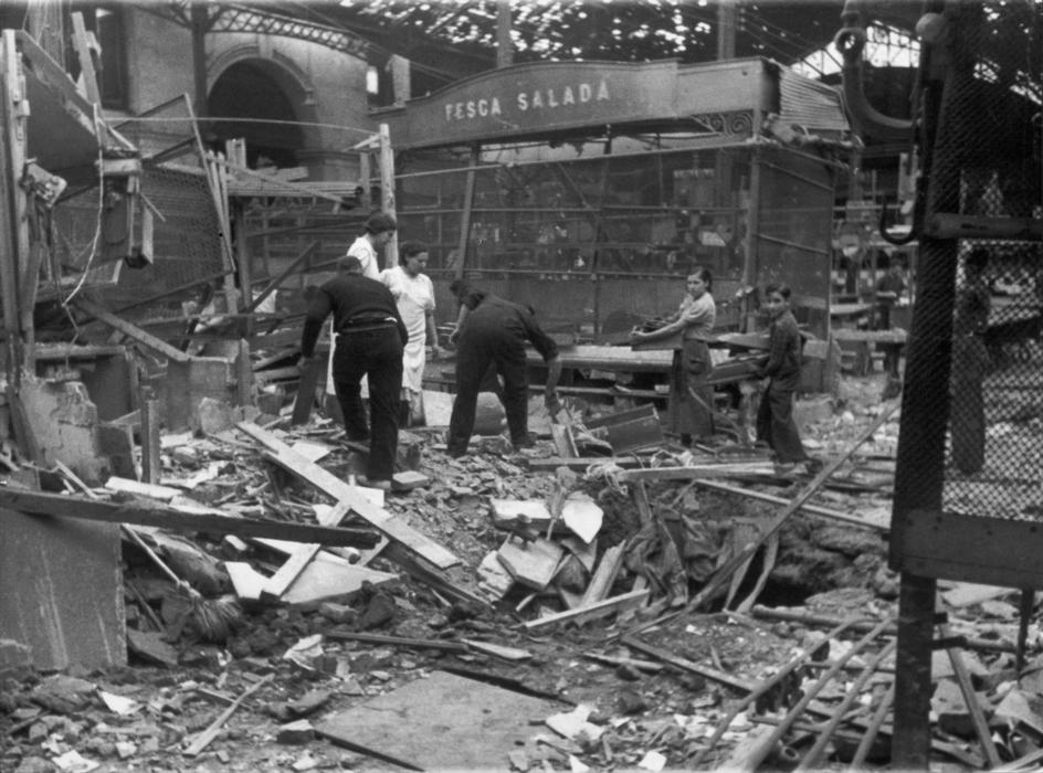 Mercado afectado por el bombardeo. Fuente Spanish Civil War