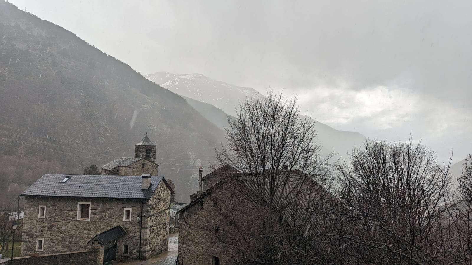 La lluvia ya ha llegado este sábado a puntos del Pirineu / Albert Pedrola