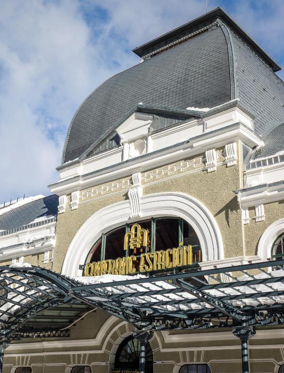 La Estación de Canfranc se convierte en hotel, pero no hay fecha para reabrir la línea internacional