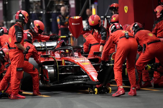 Carlos Sainz pit stop Ferrari Jeddah / Foto: EFE