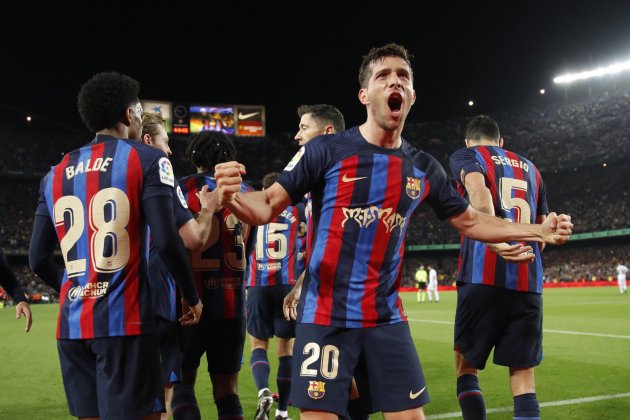 Sergi Roberto celebra gol jugadores Barca clásico / Foto: EFE Sergi Roberto celebra gol jugadores Barca clásico / Foto: EFE