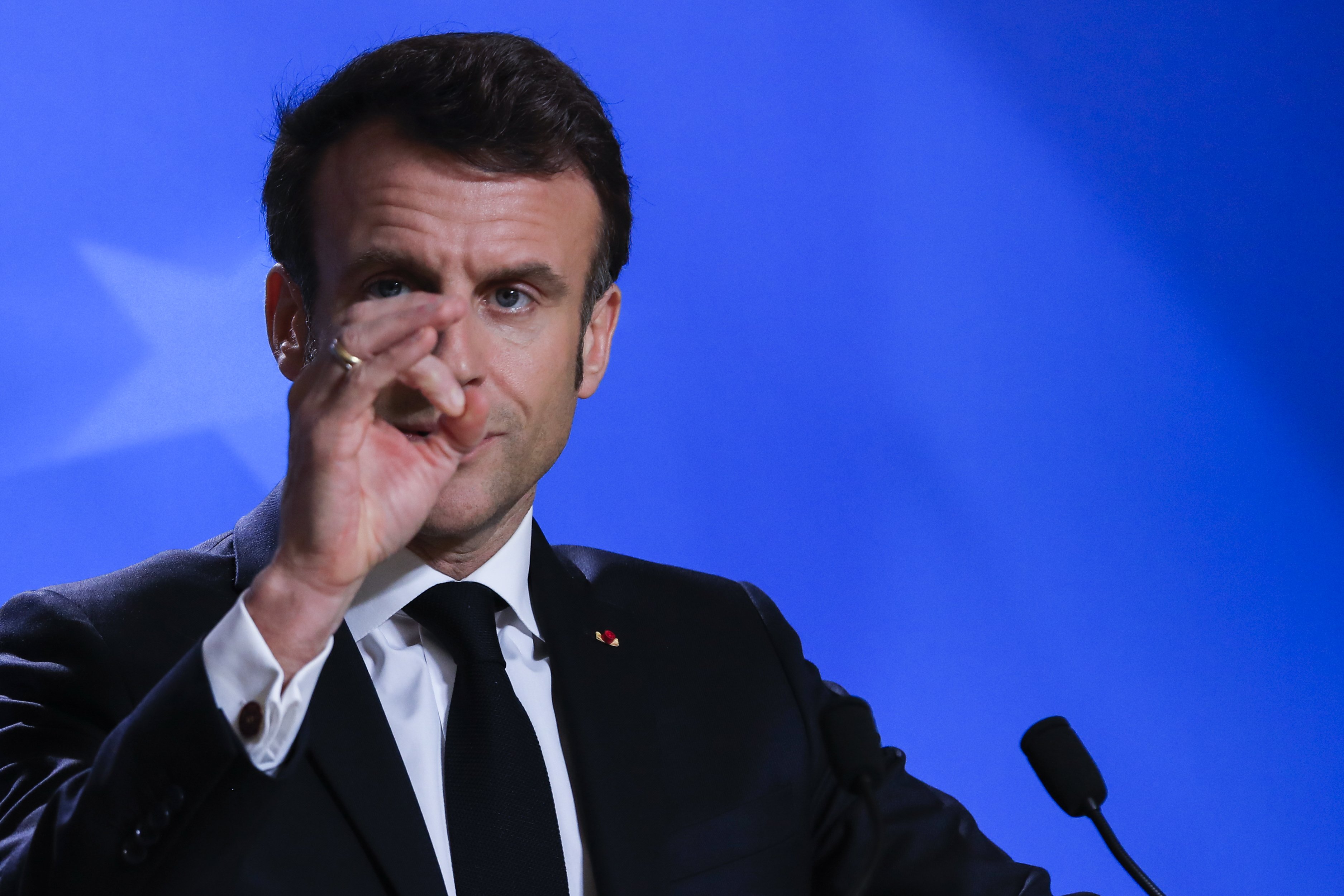 Emmanuel Macron encara dues mocions de censura: depèn dels conservadors
