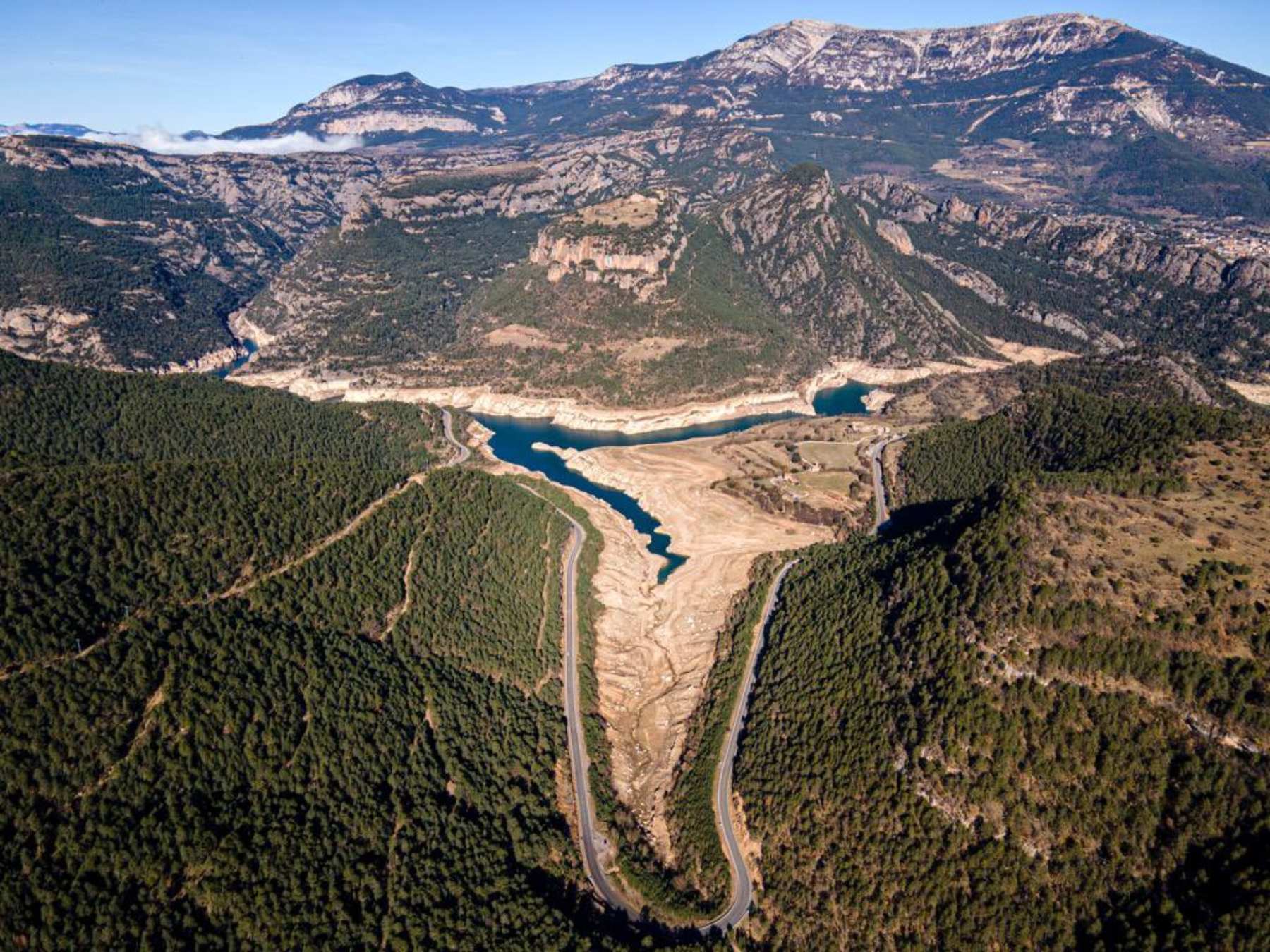 La Losa de Caballo, en Lleida, es uno de los pantanos de muchos que están bajo mínimos, solo al 26% de su capacidad / Imagen: @lasequeradel22