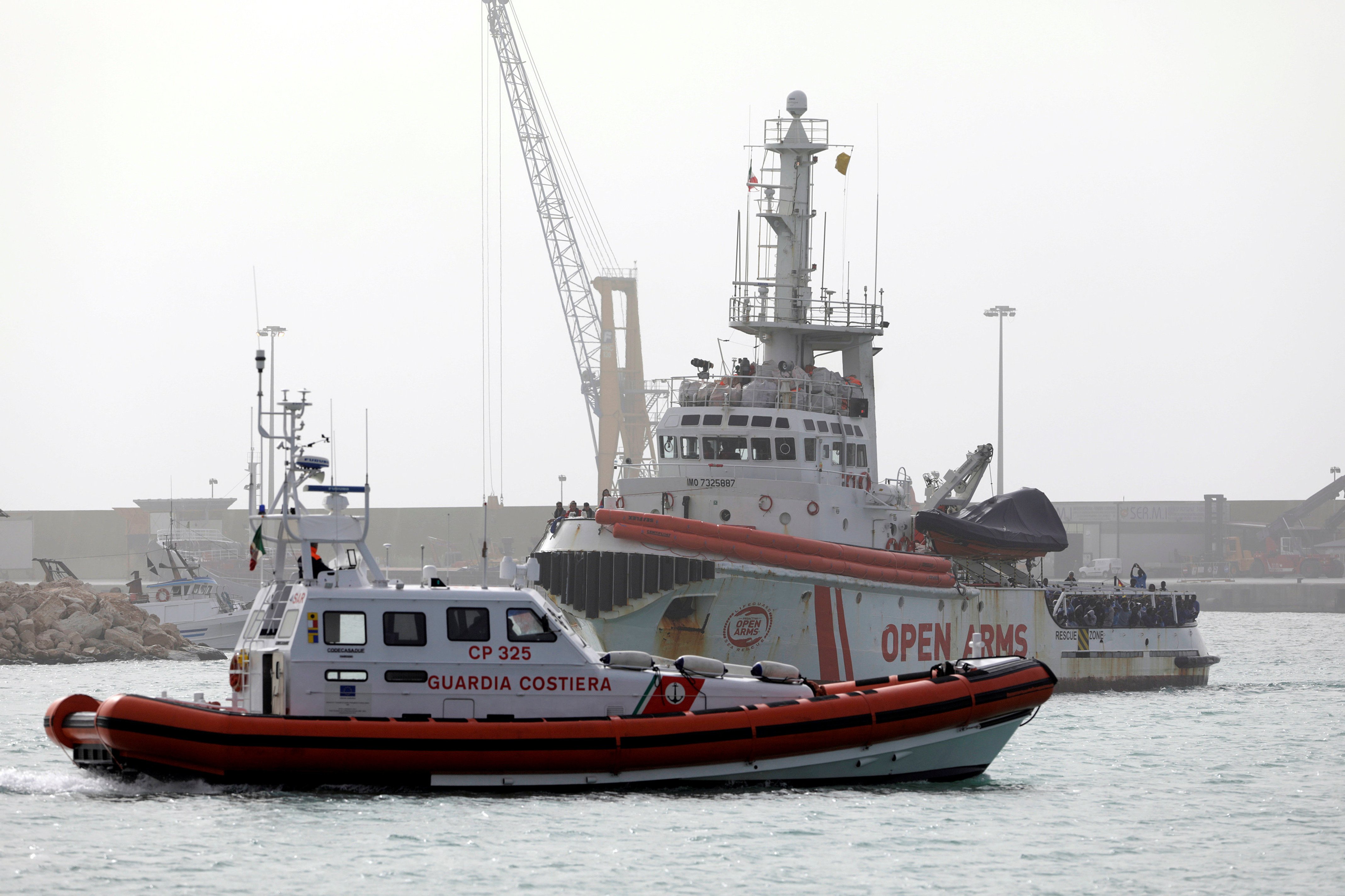 Colau pide la liberación del barco de Open Arms