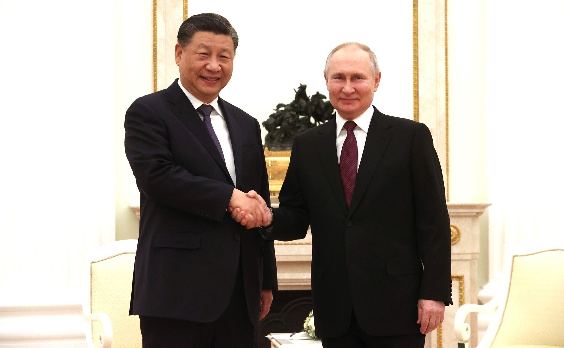 Putin y Xi Jinping se reúnen durante más de 4 horas en el Kremlin
