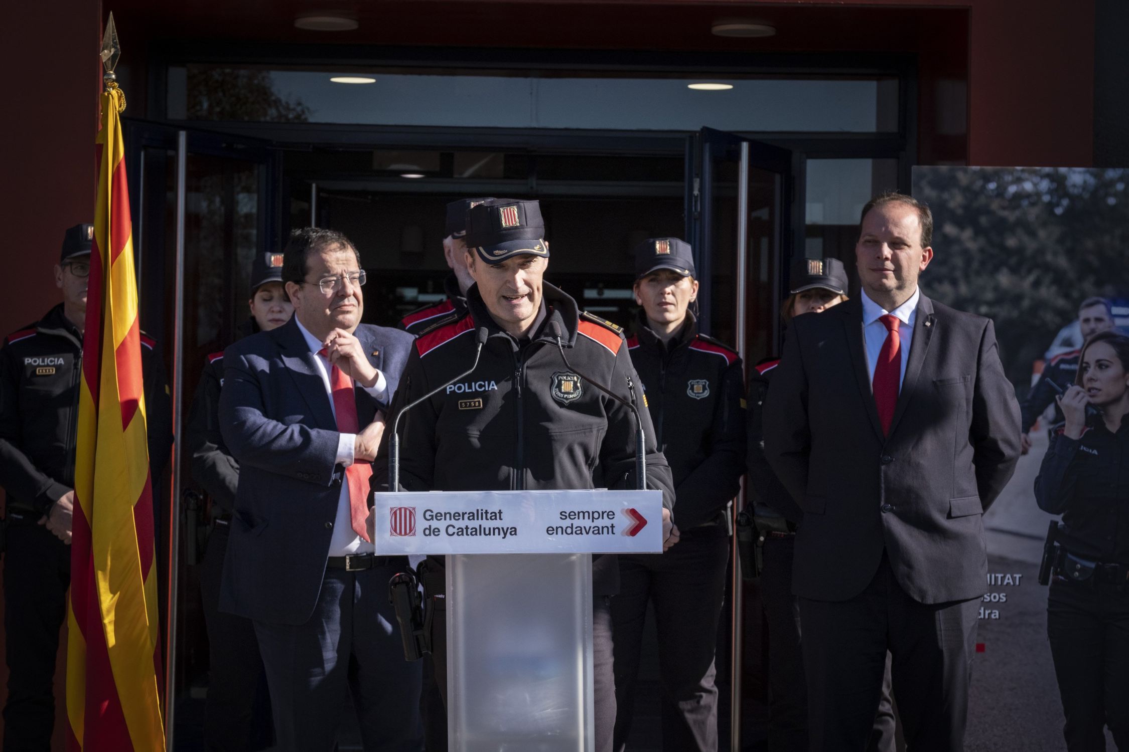 La proliferació d'armes i les respostes agressives i antisocials contra la policia, la preocupació dels Mossos