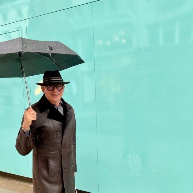 Boris Izaguirre paraguas Instagram