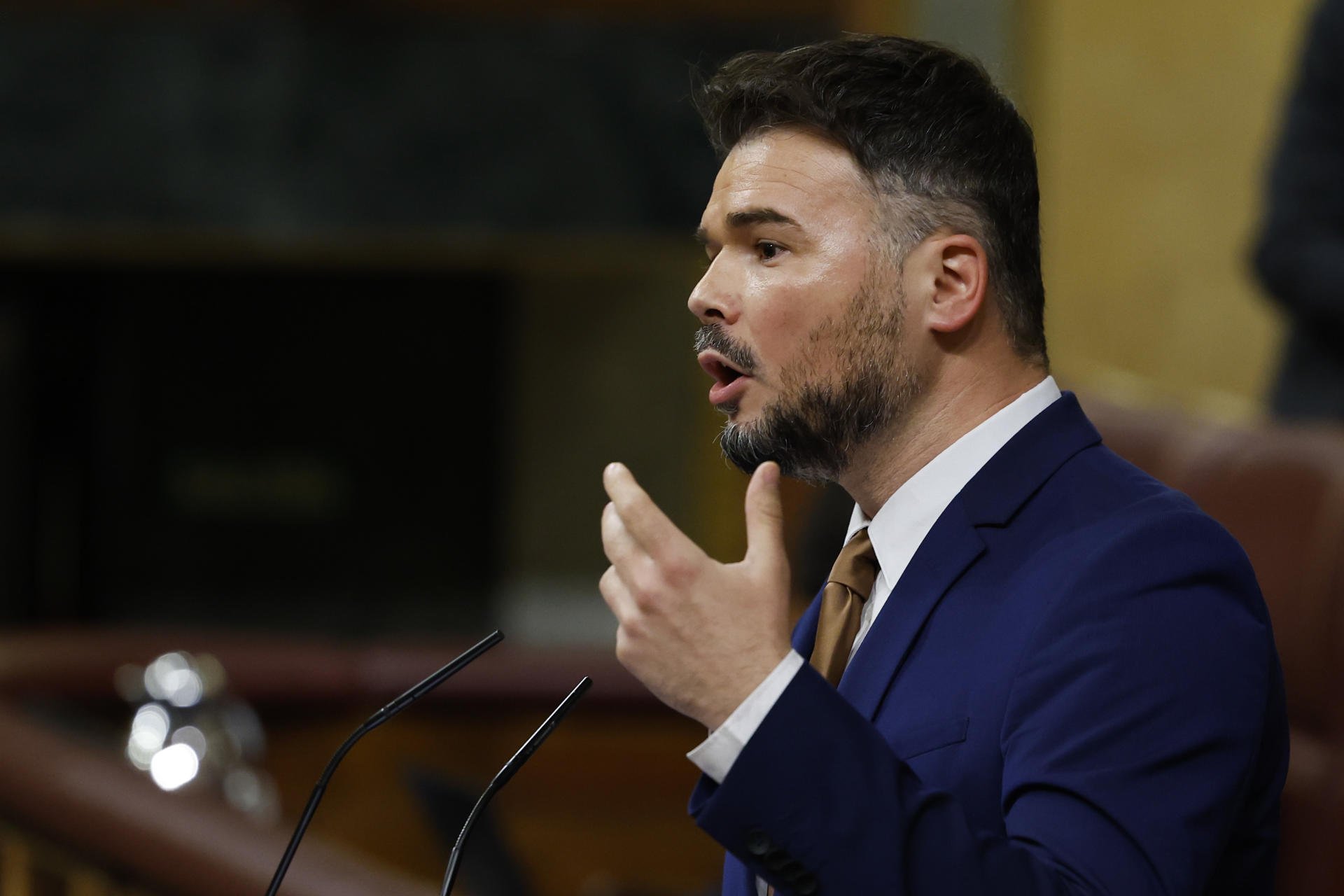 Rufián retreu a Tamames els seus atacs al català en el debat de la moció de censura