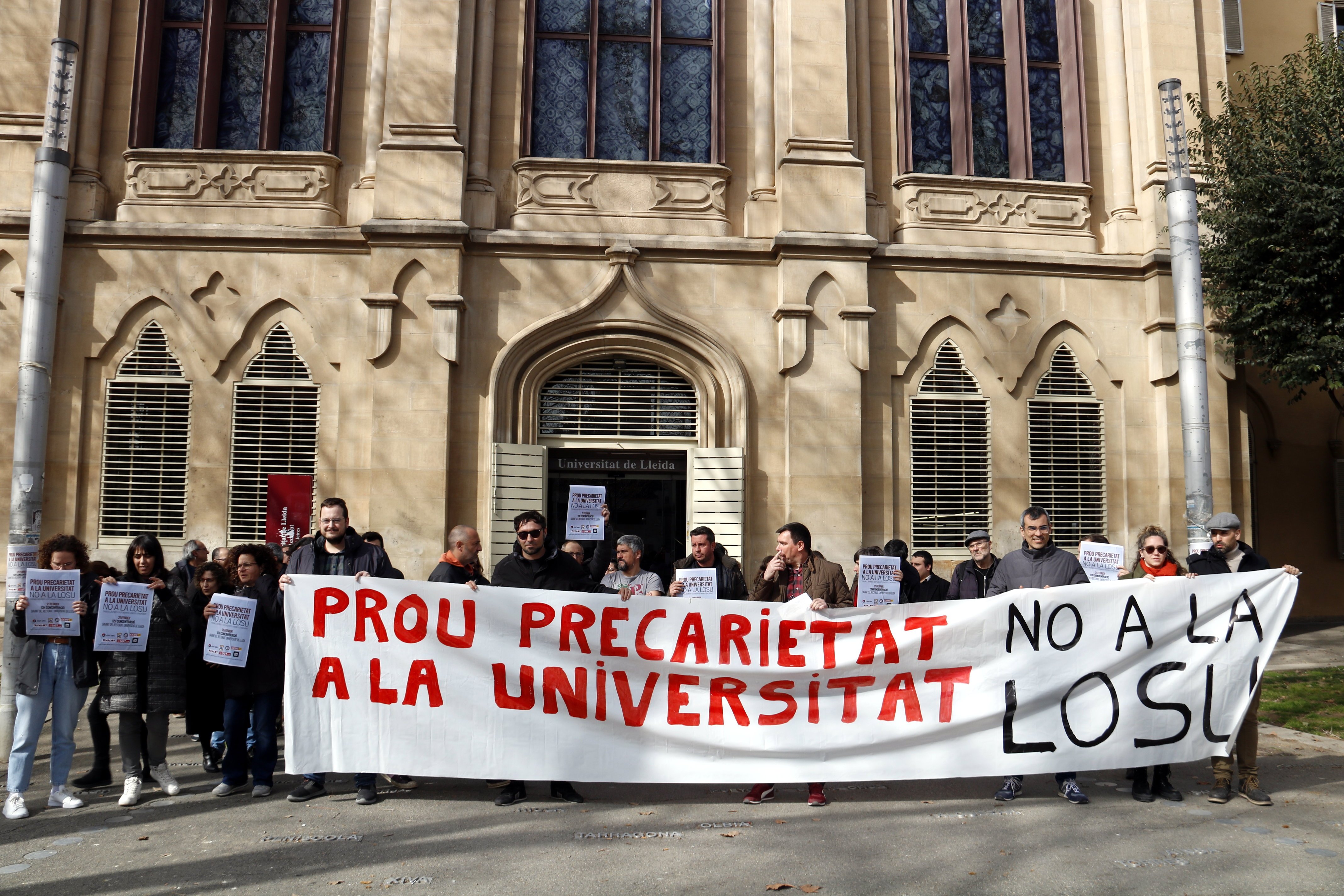 Els professors associats de la UAB, UB i UPC protesten contra la precarietat laboral