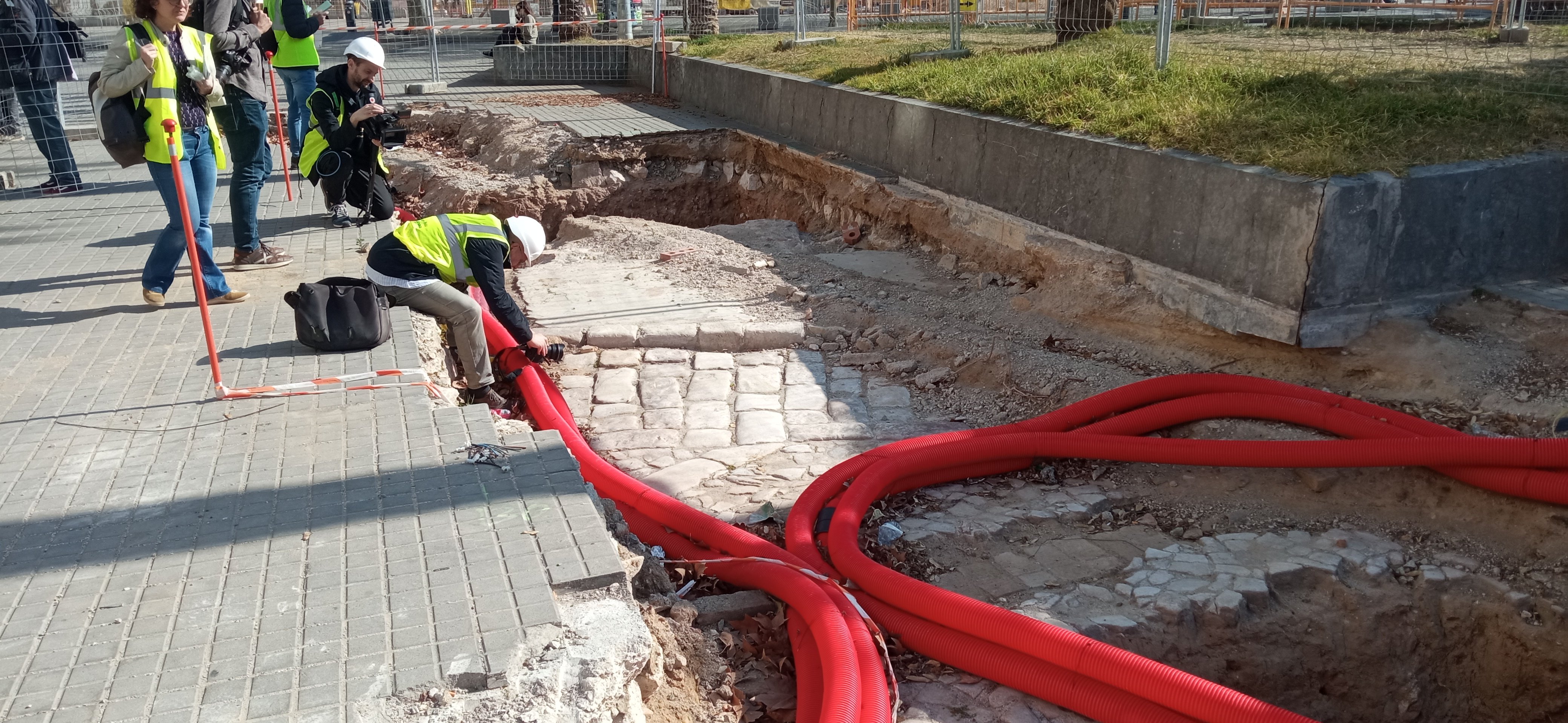 L’antiga caserna de Drassanes aflora per les obres a la Rambla