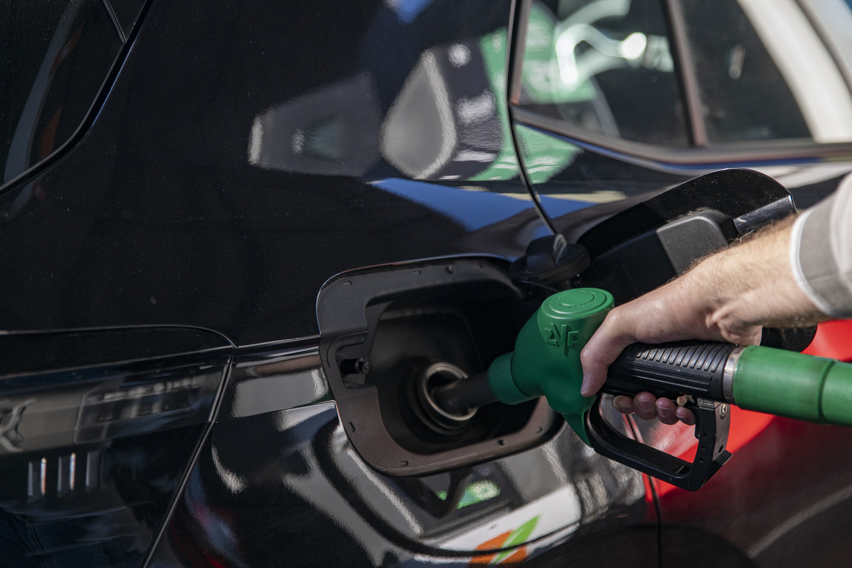 Experto energético avisa que el peor precio de la gasolina está por llegar y fija fechas