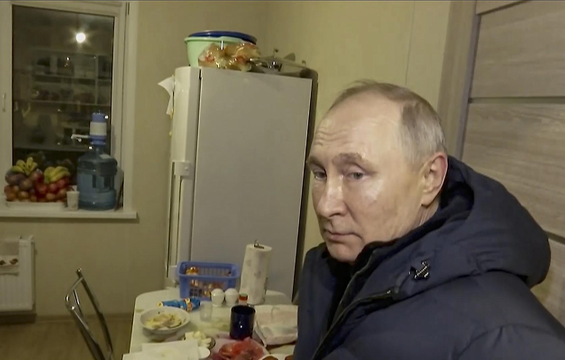 Ucraïna acusa Vladímir Putin d'enviar un doble en la seva visita a Mariúpol