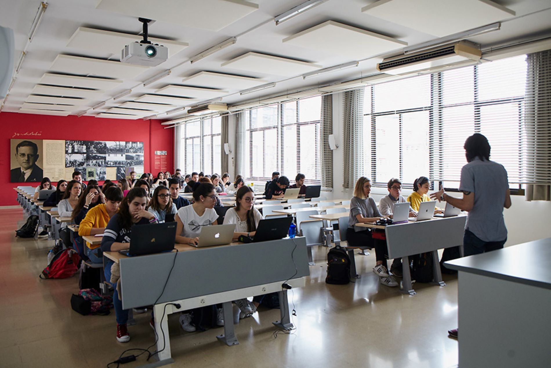 El decret del govern espanyol que deixa la filologia catalana en escac a les universitats