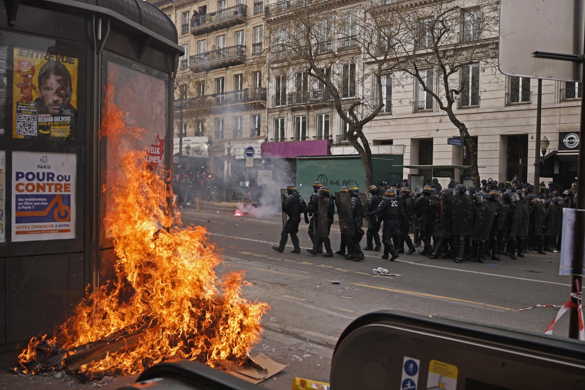 Novena jornada de protestes a França amb escenes de gran duresa | VÍDEO