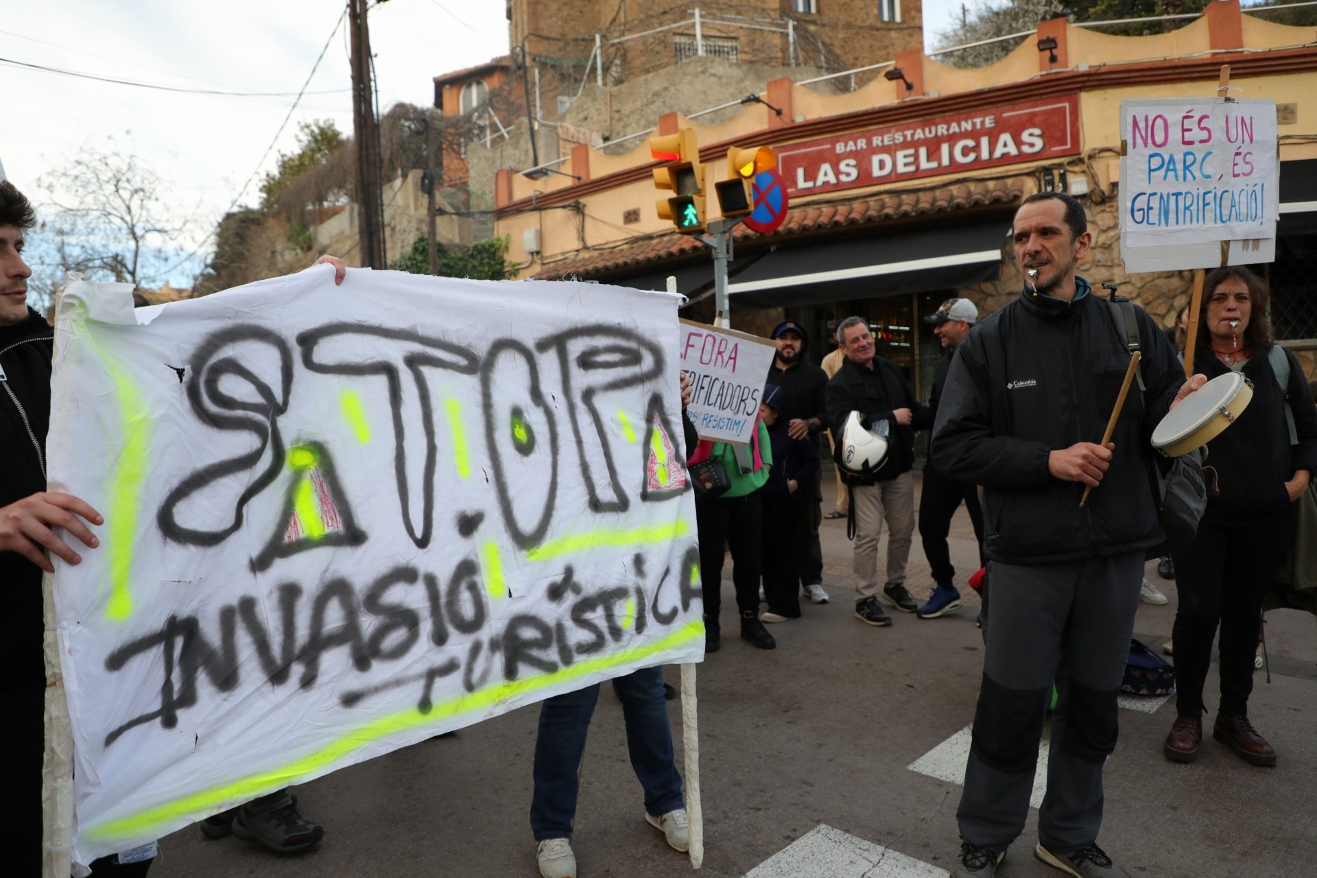 Revolta veïnal al Turó de la Rovira i el Carmel contra la “violència turística”