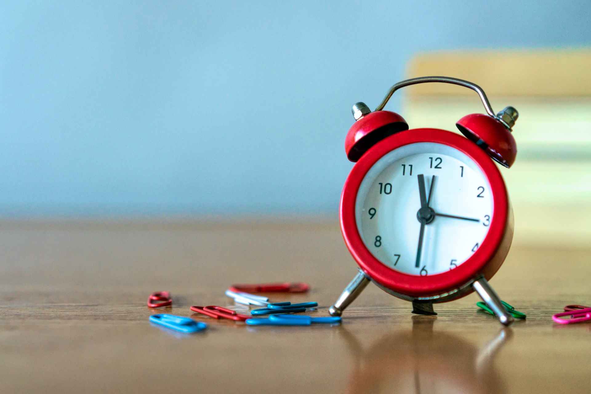 Arriba l'horari d'estiu 2023: amb el canvi d'hora dormirem una hora més o una menys?