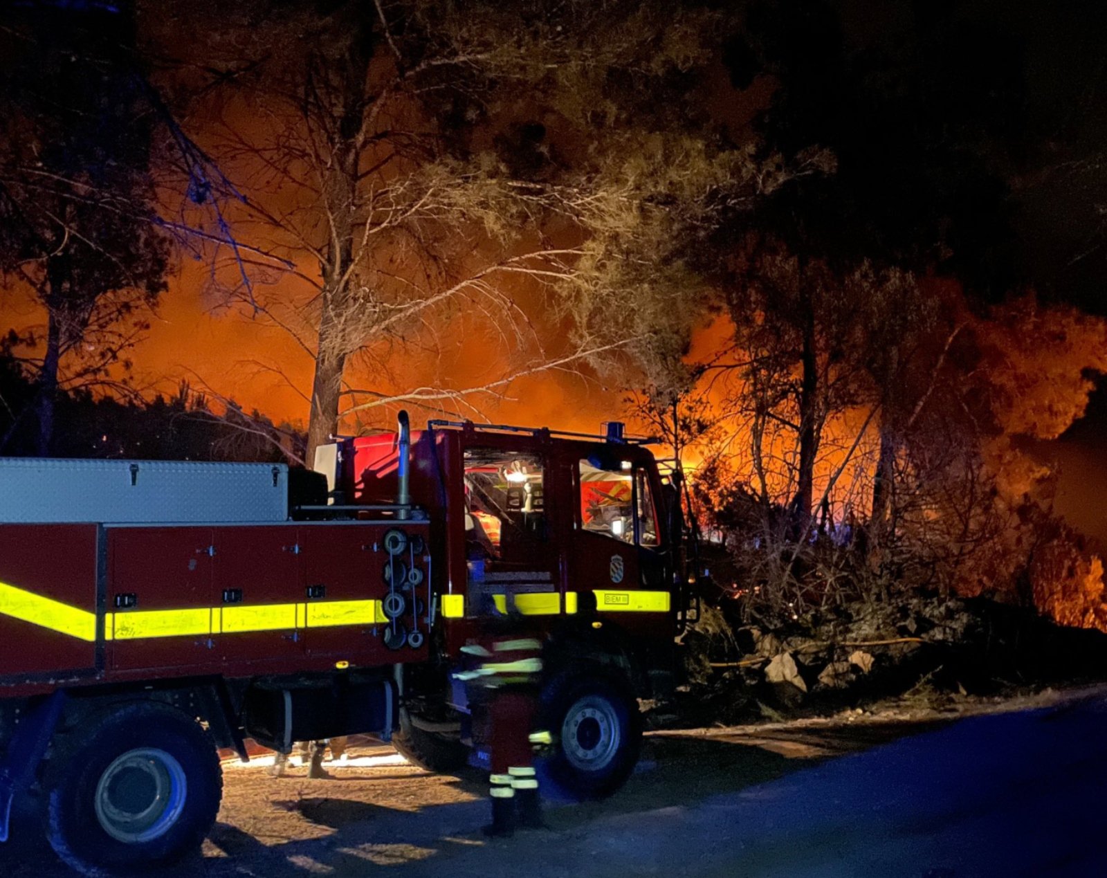 L’incendi forestal de Castelló continua fora de control: més de 4.000 hectàrees cremades després de tres dies