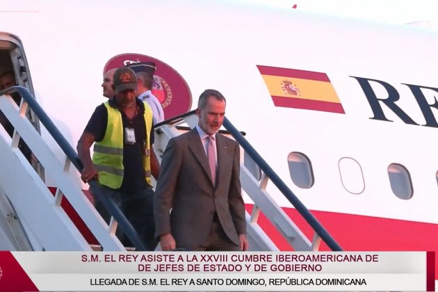 Felipe VI operario avión @casareal