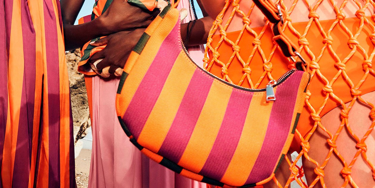 Parfois converteix una bossa de ratlles en el nou objecte de desig de les enteses en moda