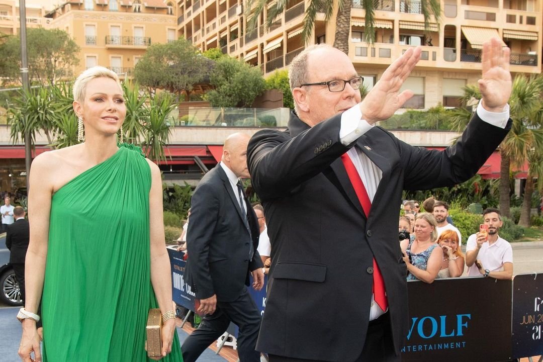 Alberto II y Charlene de Mónaco saludan Instagram
