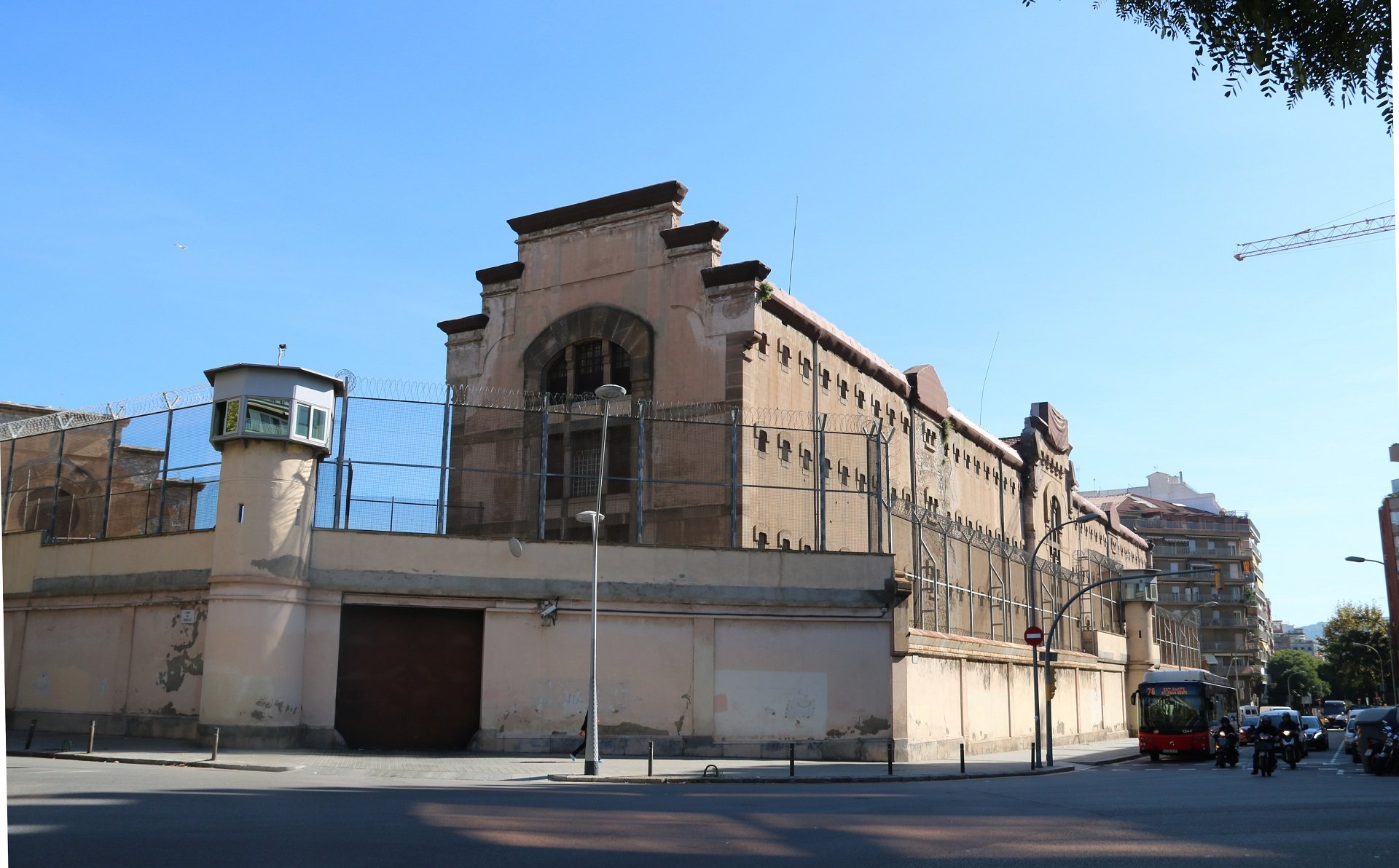 Barcelona licita los equipamientos de la Modelo: un instituto escuela, un polideportivo y un Espacio Memorial