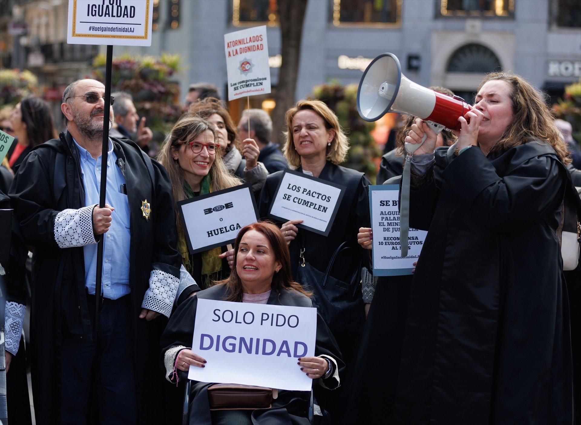 Los secretarios judiciales ponen fin a la huelga: aceptan un aumento de hasta 450 euros al mes