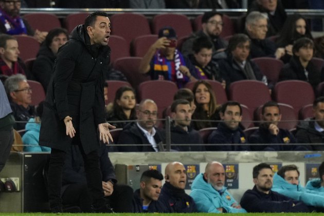 Xavi Hernández enfado durante el Clásico en el Camp Nou / Foto: EFE