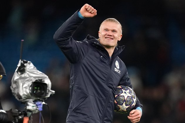 Erling Haaland tras anotar un reporquero de gargantas en la Champions League / Foto: Europa Press