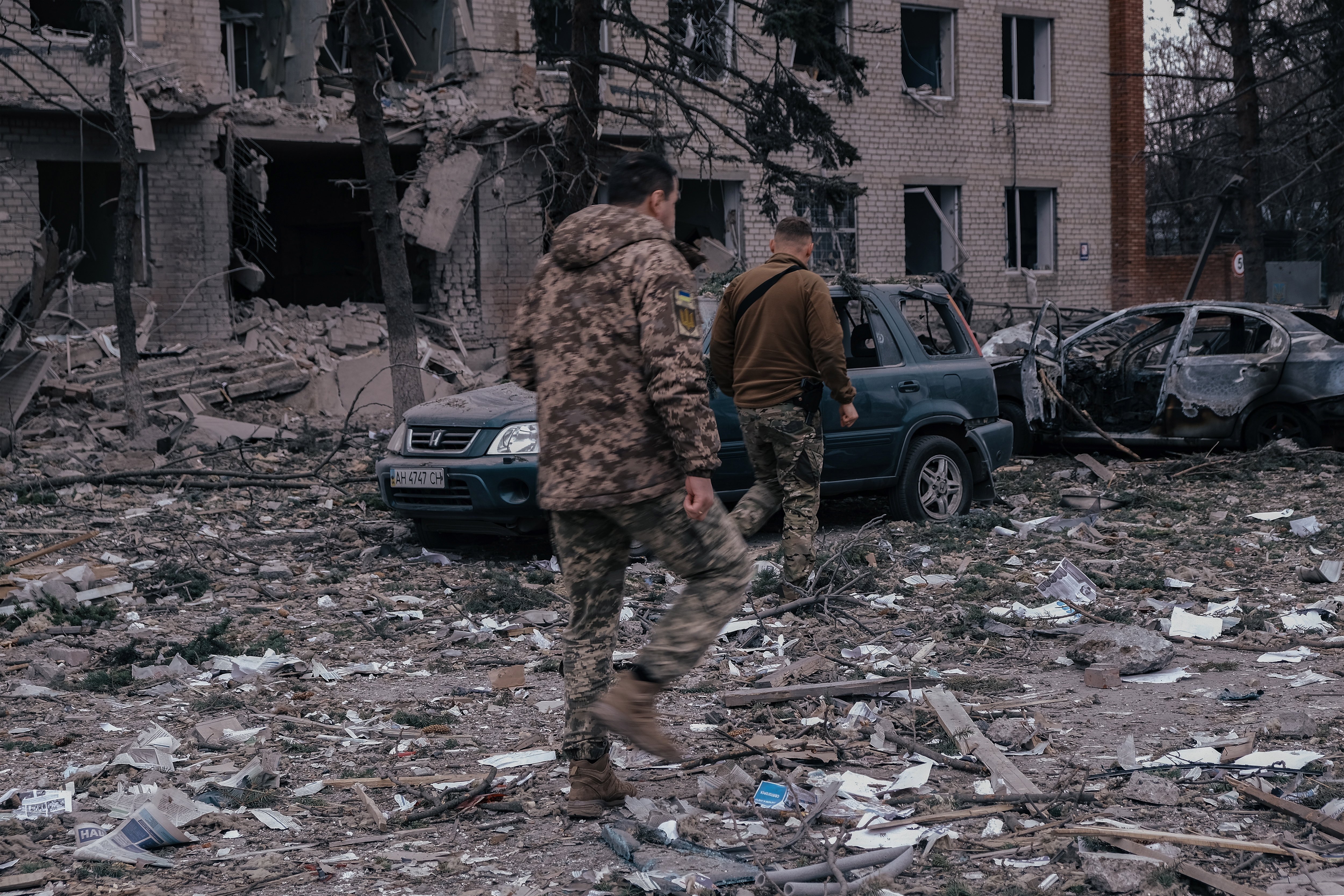 Soldados rusos acusan a sus comandantes de matarlos si se retiran de Ucrania