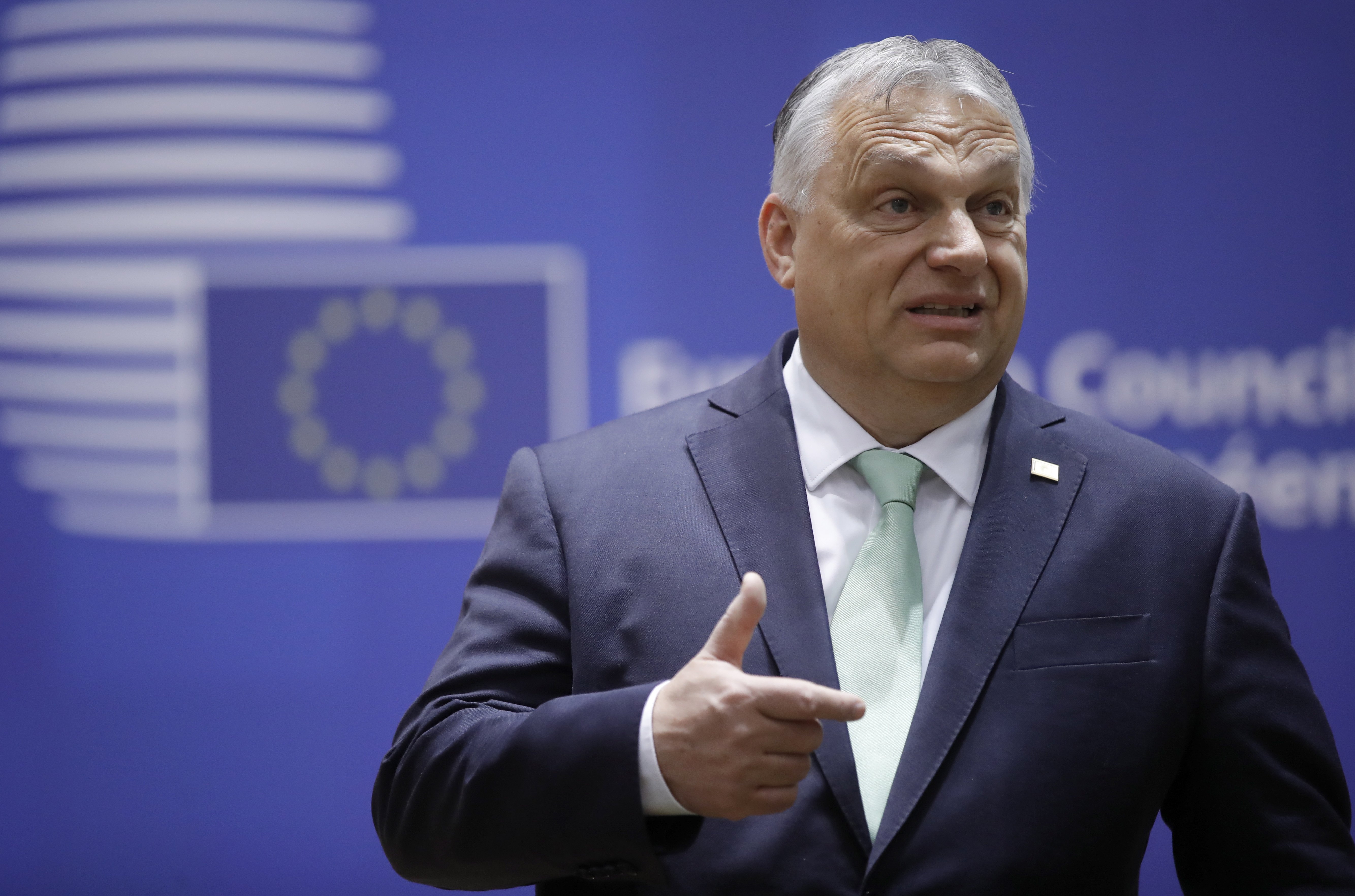 Orbán aixeca el veto per sorpresa: la Unió Europea ja negocia l'adhesió d'Ucraïna