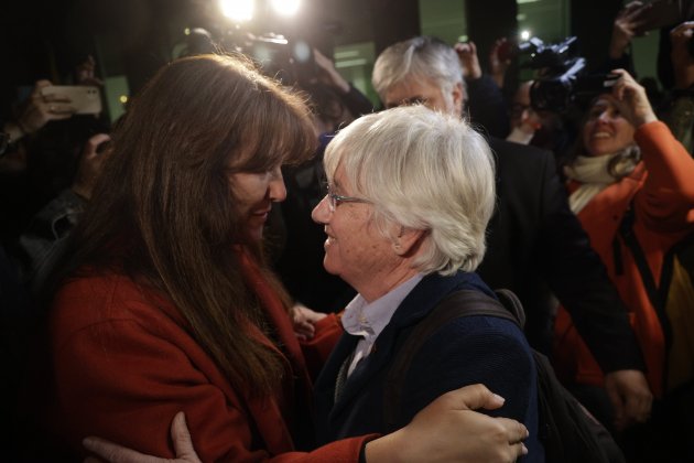 Clar aPonsatí i Laura Borràs EFE Clar aPonsatí i Laura Borràs EFE