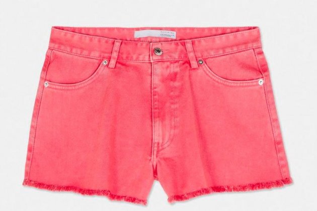 Pantalones vaqueros cortos con bajo redondeado Pantalones vaqueros cortos con bajo redondeado