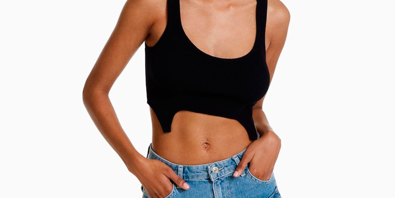Bershka entra de lleno en el verano con el short cargo tejano