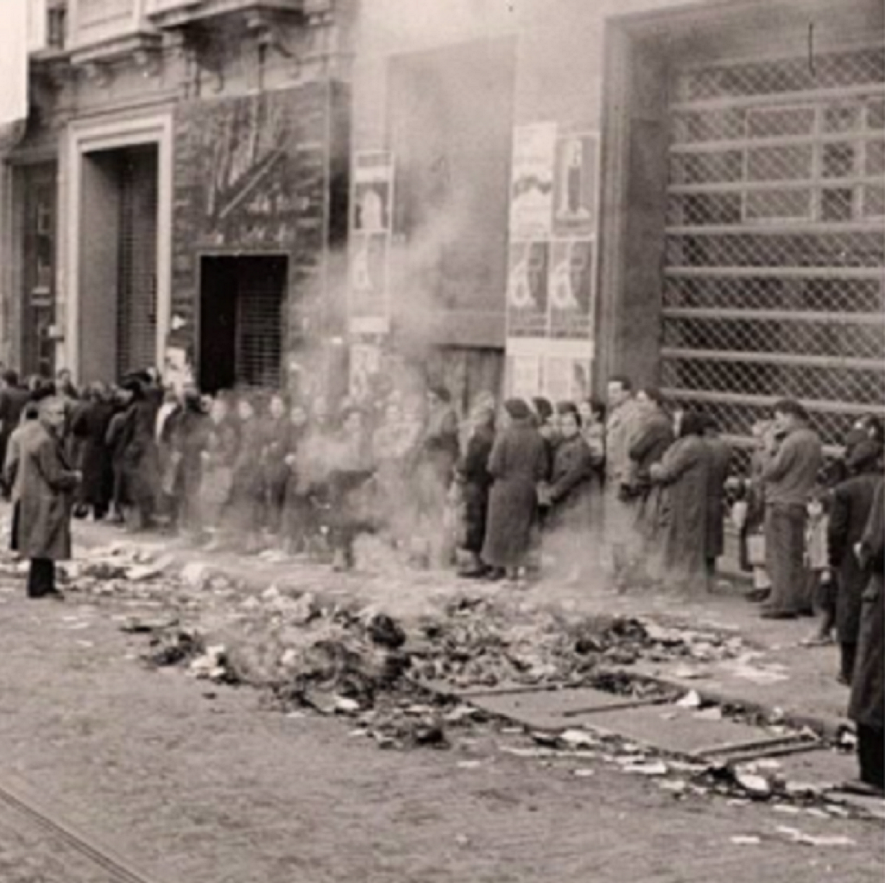 Acaba la Guerra Civil española