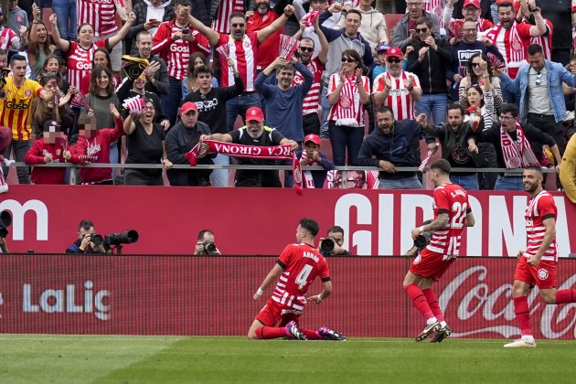 Arnau Martínez celebrant el seu gol contra l'Espanyol amb el Girona / Foto: EFE