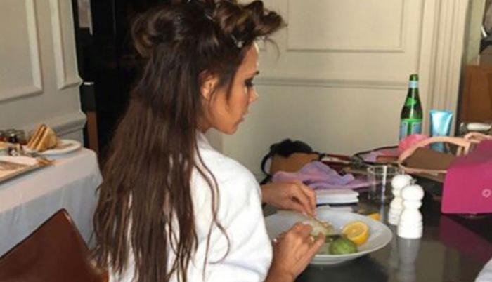 Victoria Beckham comiendo Victoria Beckham comiendo