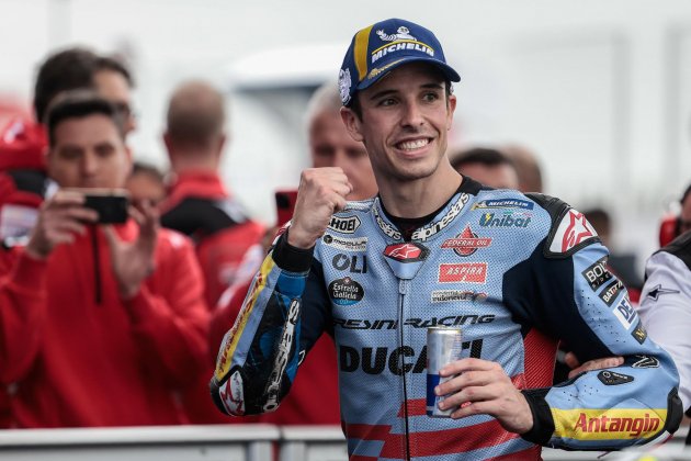 Alex Marquez levantando el puño pole GP Argentina / Foto: EFE