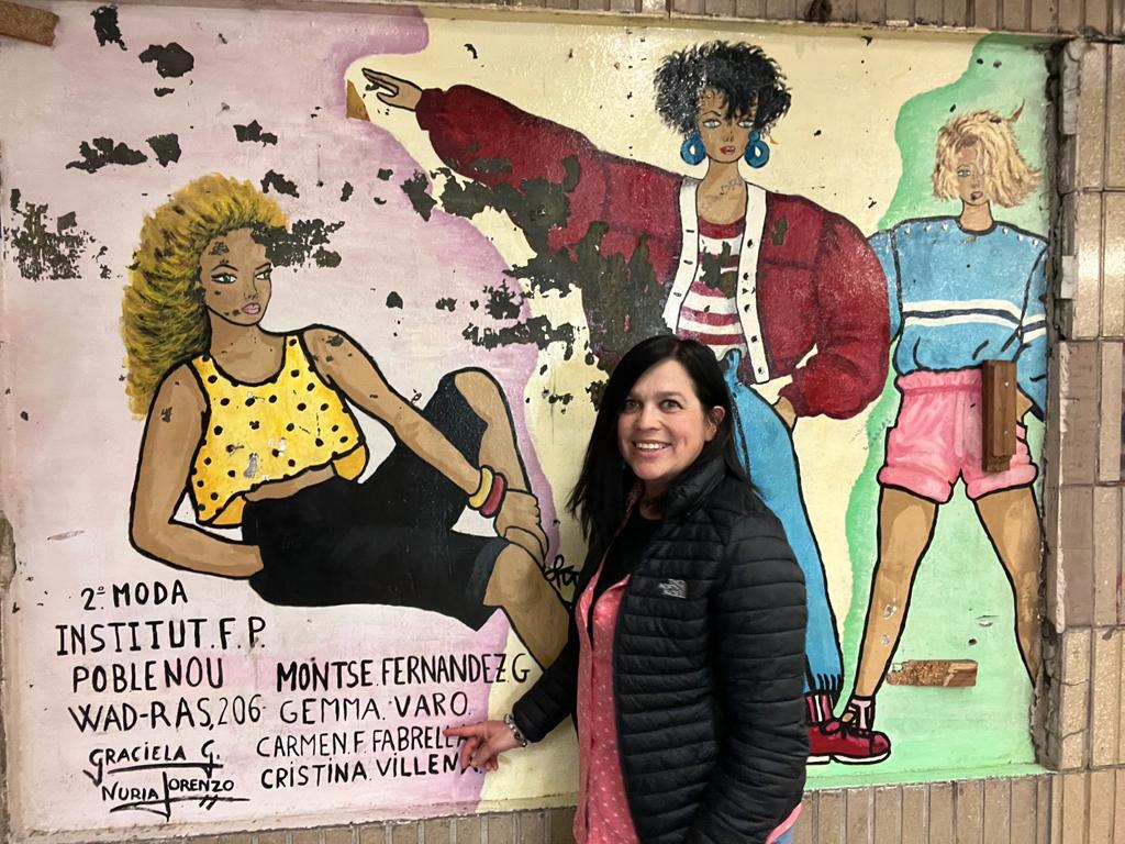Una autora del mural sorpresa del Metro de Verdaguer pide mantenerlo y protegerlo